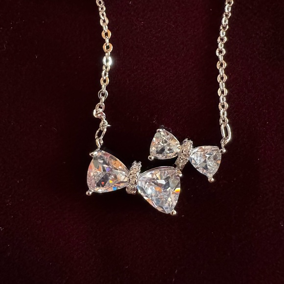 Pretty Bird USA Elegant Double Bow Necklace - Picture 1 of 4